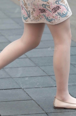 街拍肉丝短裙