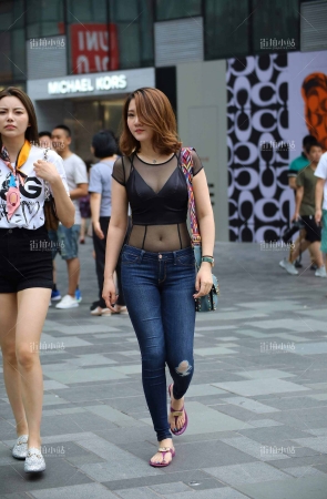 紧身牛仔美女