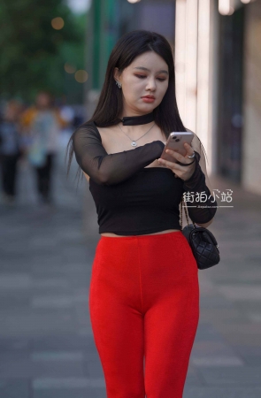 艳丽红裤子