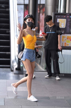 小姐姐打招呼