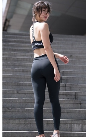 模拍漂亮的黑色紧身瑜伽裤美女【套图+视频】