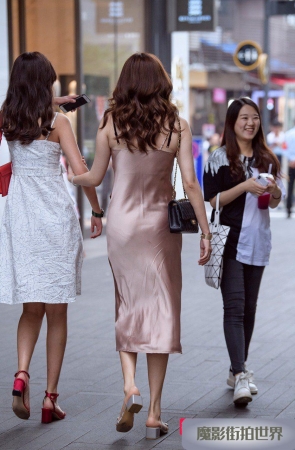 长裙美女3A1077[247M]