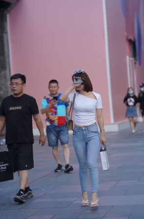 白衣蓝牛