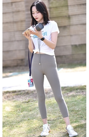 户外瑜伽小姐姐(70P)[1.53G/JPG]