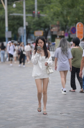 发语音的漂亮小姐姐