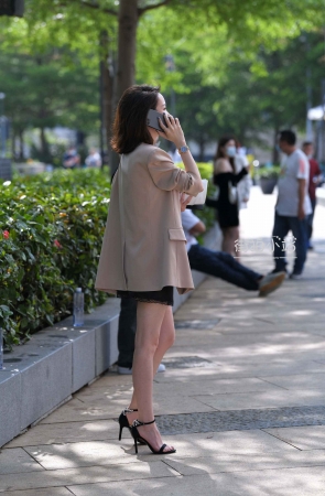 苗条且又白