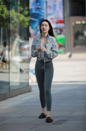 紧身瑜伽裤小姐姐