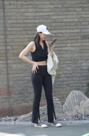 黑色瑜伽运动风