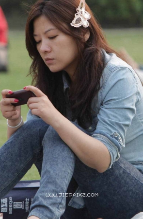 牛仔紧身少妇迷人的玉足