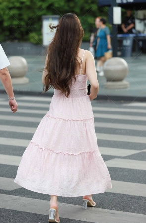 粉色吊带连衣裙 10P