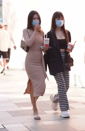 裹身长裙美女好身段