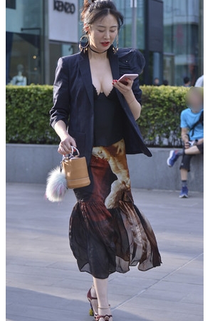 气质长裙低胸装美女(38P)[261M/JPG] 