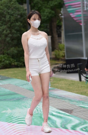 22926-20+72【上海时装周】紧致白热裤 22P