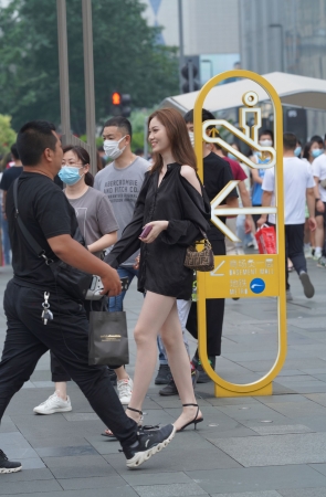 两个漂亮的美女