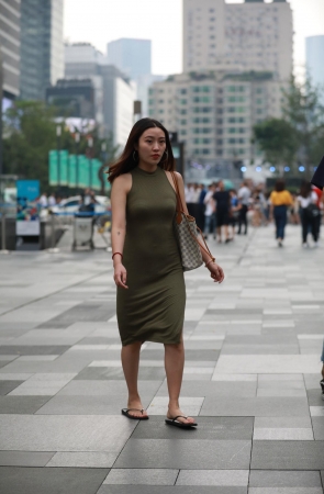 连衣包臀裙美女