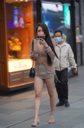 灰色紧身包臀裙凉高