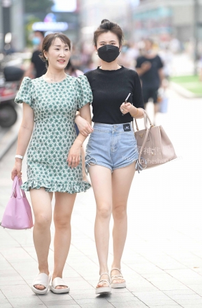 22714-9+78白皙大长腿少妇 13P