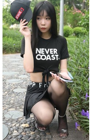 苗条的黑丝小妹【套图+视频】