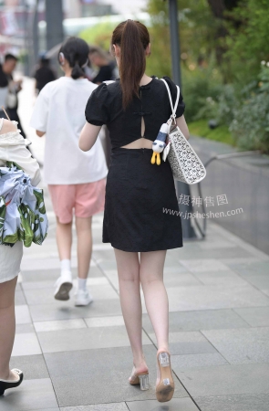 22714-2+133白皙美腿女生【套图➕视频】 16P