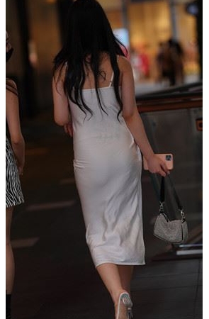 白色吊带连体长裙美女(36P)