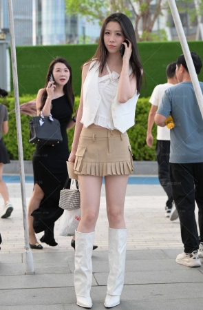 241021-6=100√白皙大长腿，长靴甜美小仙女 15P