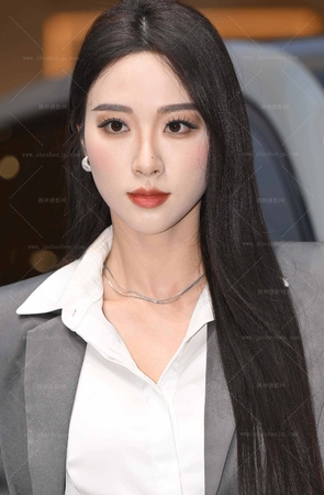 251124-18-110√腾势展台-美腿网红-凌云baby