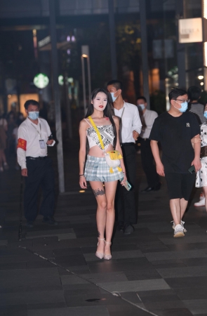 大长腿百褶裙美女