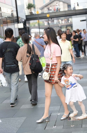 抓拍喜欢穿R丝的宝妈