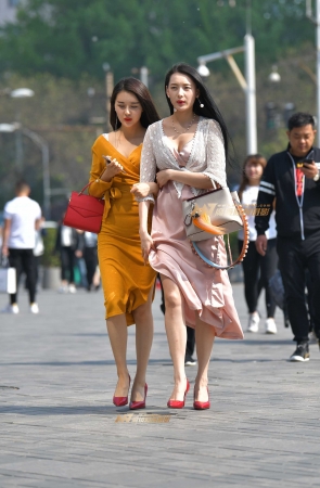 天生丽质绝妙红高跟双女