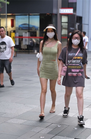 漂亮的包臀裙美女