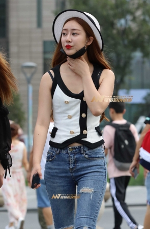 好久没遇到这么圆润的紧牛美女了