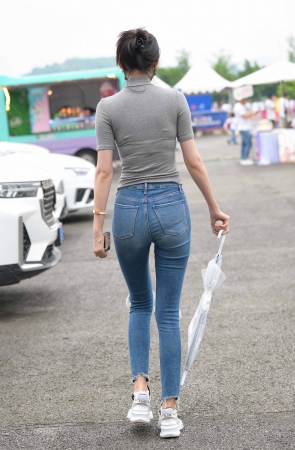 2468-10=83√紧牛好身材美女 16P