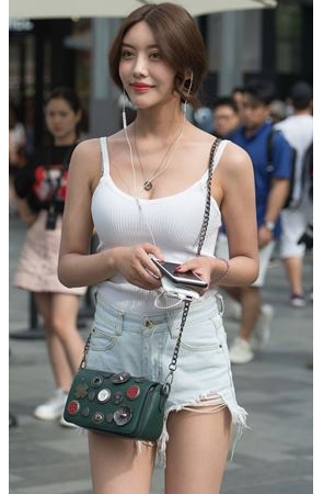 听歌的热裤美女(46P)