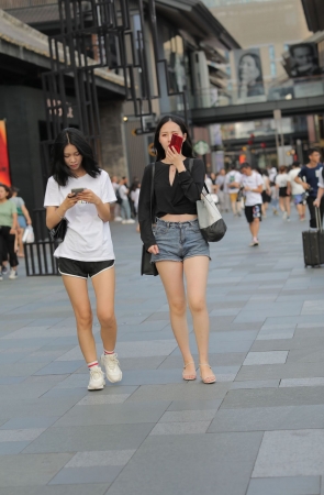 热裤女孩