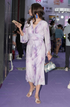 看走眼拍到重口味肉丝凉拖想吐26P