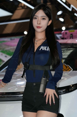 长腿车模小姐姐