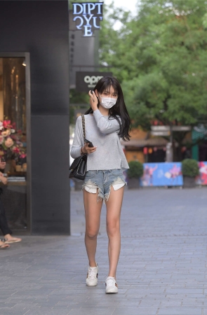 青春养眼牛仔短裤