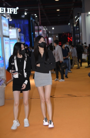 211030-10+90/美腿包臀裙小姐姐