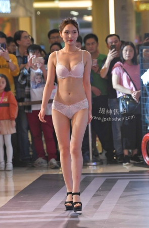 221020-3+78人家都穿内衣给你看了，还不满足～ 20P