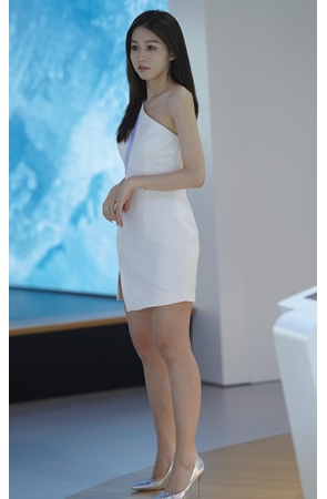 白裙模特美女【套图+视频】