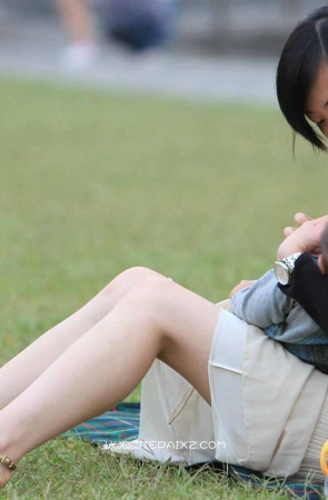 金色高跟白净的年轻美女妈妈