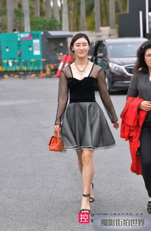 美美哒事业线小姐姐3A2936[371M]