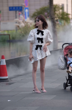 花色短裙黑色热裤