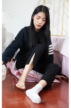 苗条的美足小姐姐【套图+视频】