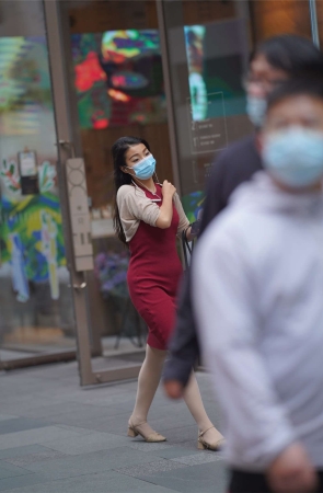 亮眼红色针织裙