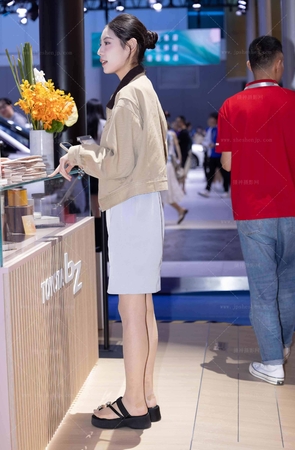 LB281-49P 成都车展-跟拍美味夹趾肉丝礼仪前台