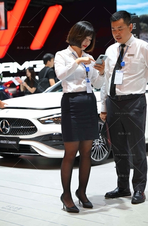 黑丝短发汽车销售顾问 [19P]