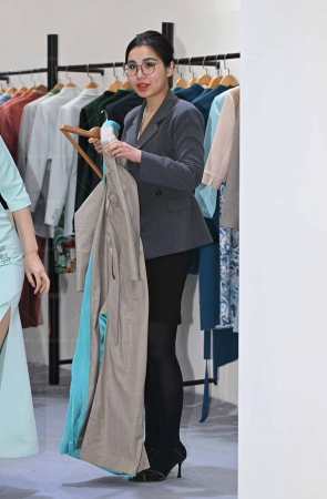 2641-8-93√好甜的小酒窝-真是好媳妇 11P