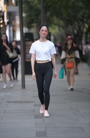 黑白搭配瑜伽运动装