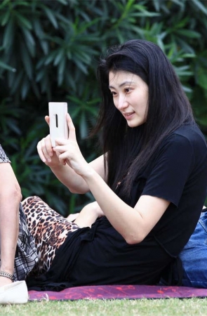 No1089 美貌少妇玉足性感露出，平时你真没机会遇见